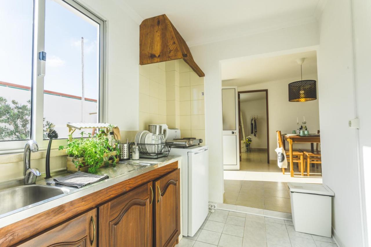 SoulSurfcamp Portugal Bed & Breakfast Peniche Bagian luar foto