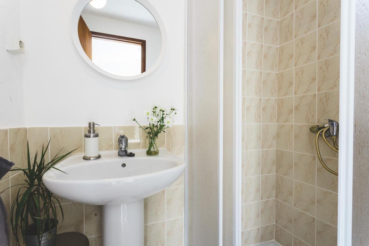 SoulSurfcamp Portugal Bed & Breakfast Peniche Bagian luar foto