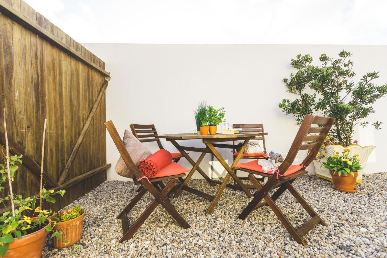 SoulSurfcamp Portugal Bed & Breakfast Peniche Bagian luar foto